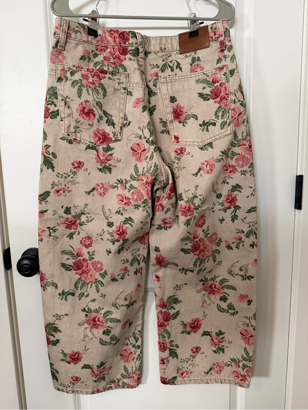 We The Free Beige Jeans with Pink Rose Trim and Barrel Leg SZ 30 - Picture 3 of 8